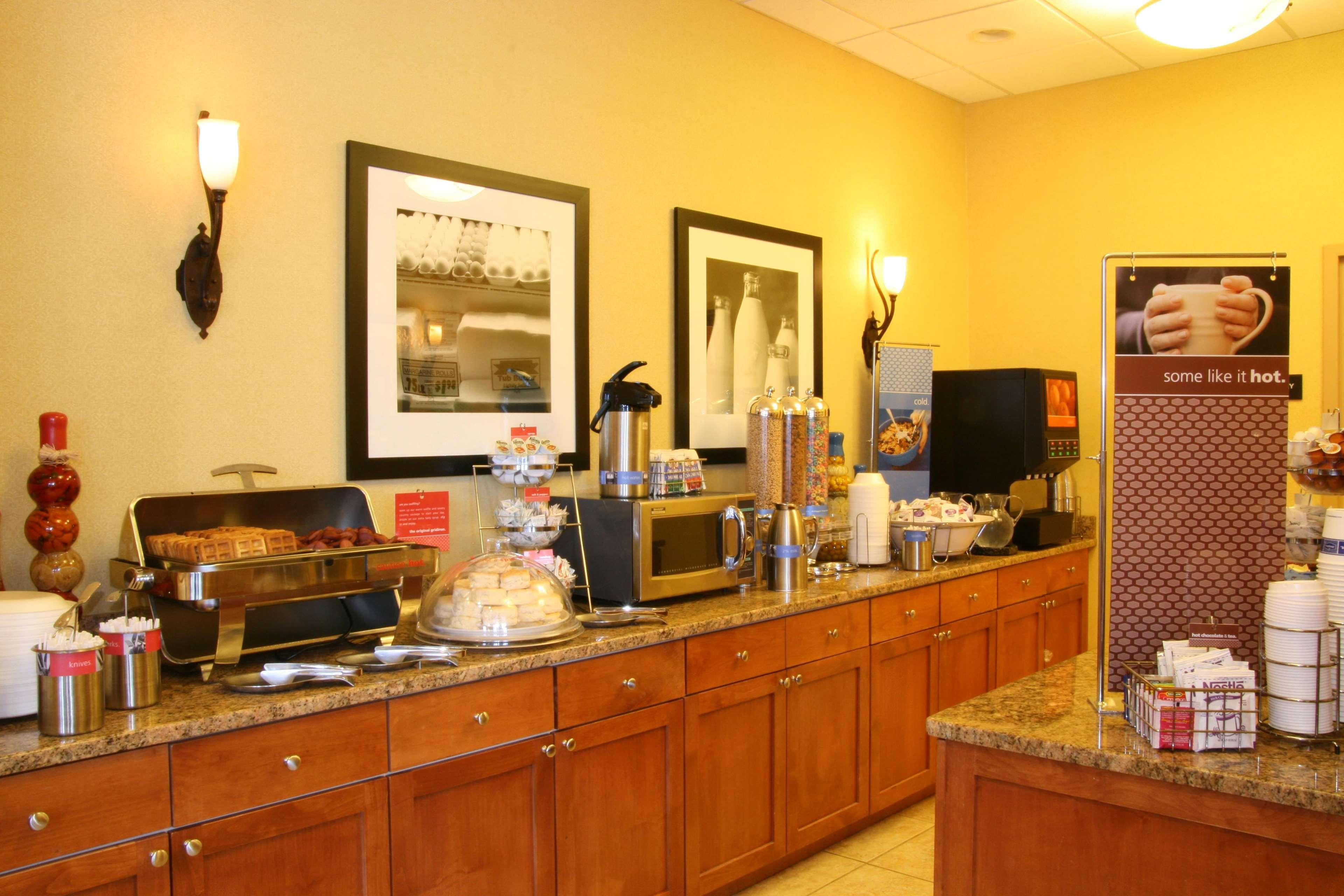 Hampton Inn & Suites Parker Restaurant photo
